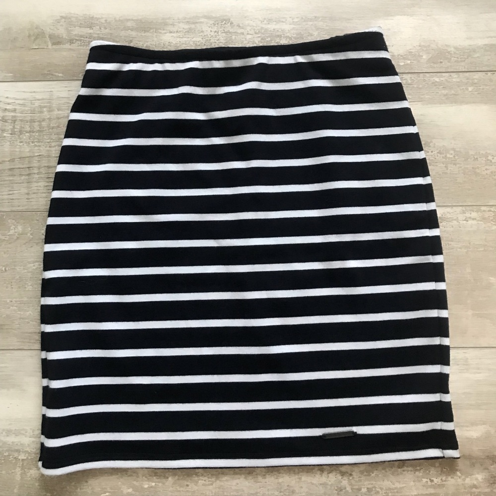 BRAND NEW W/ TAGS Abercrombie skirt, size small